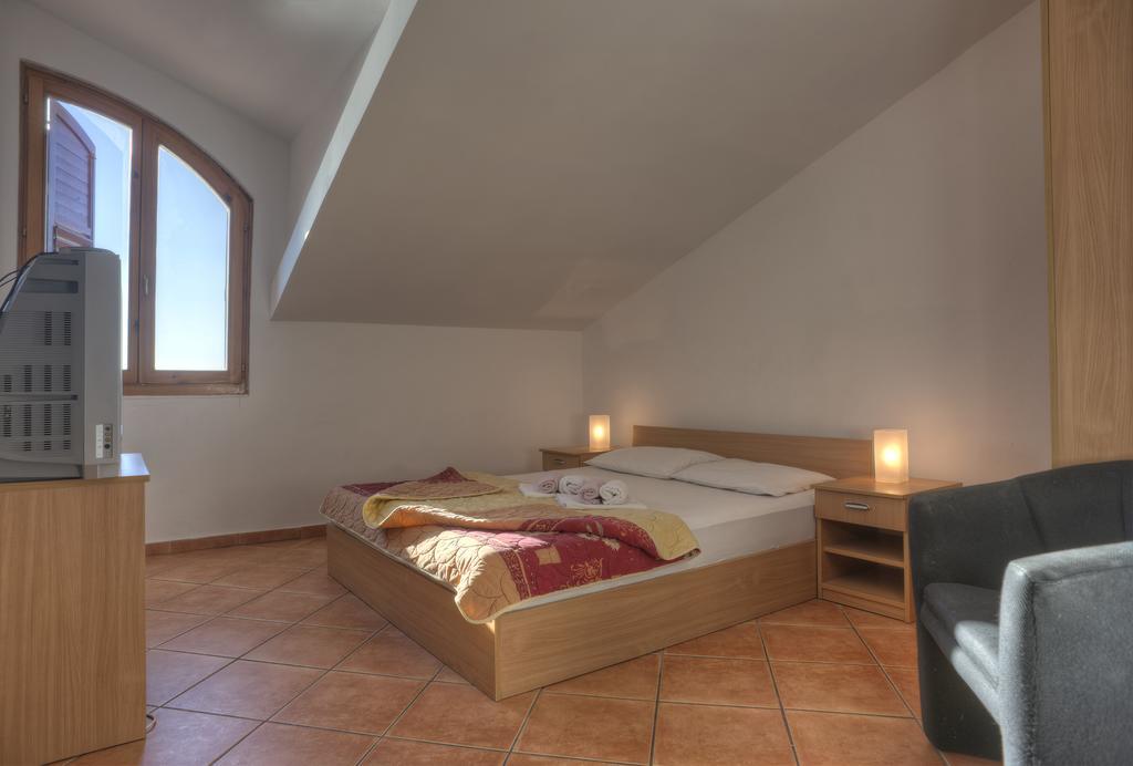 Guest House Zivkovic Sveti Stefan Ngoại thất bức ảnh